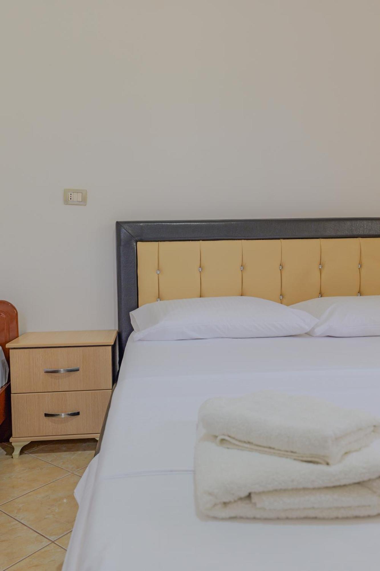 Brahimi Guest House Ksamil Bagian luar foto