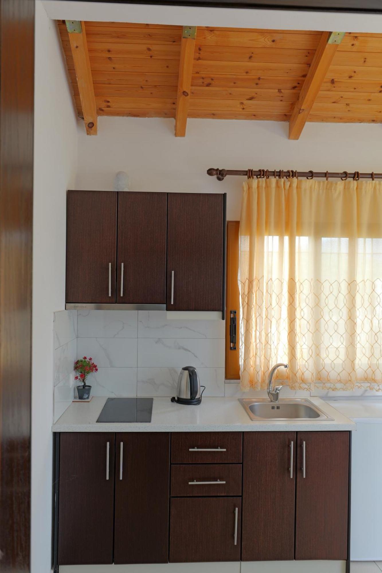 Brahimi Guest House Ksamil Bagian luar foto