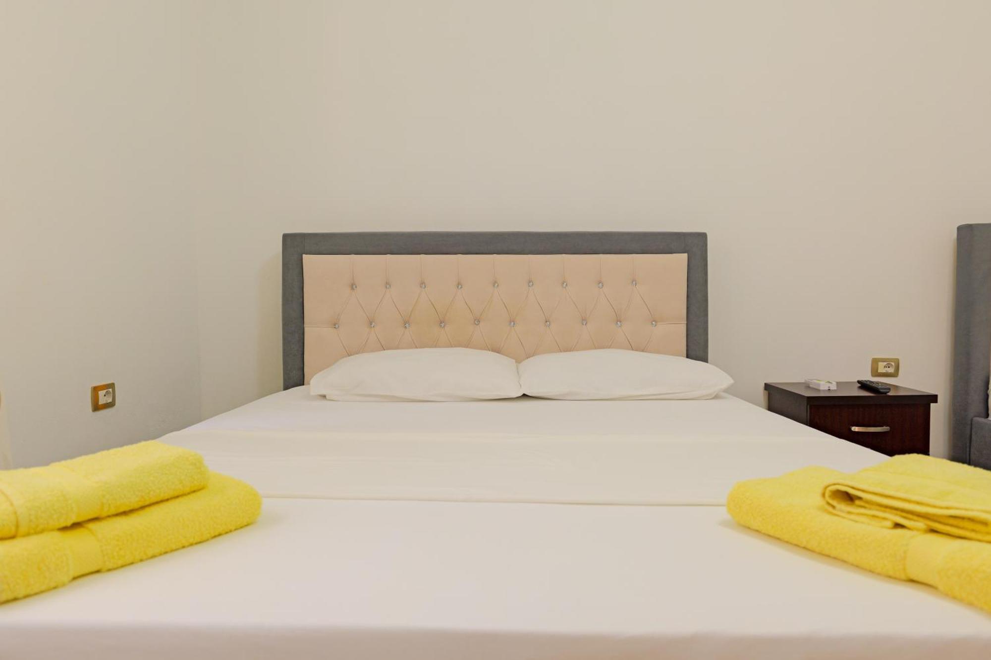 Brahimi Guest House Ksamil Bagian luar foto