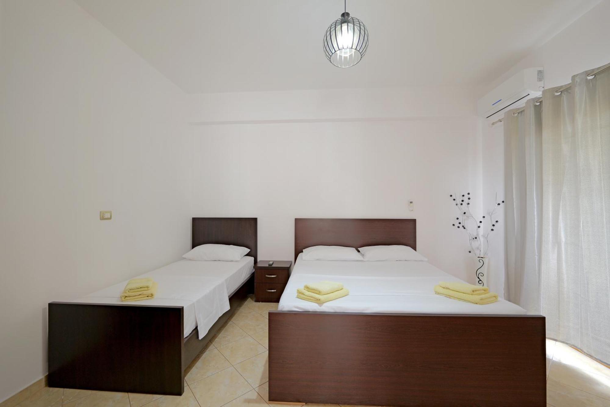 Brahimi Guest House Ksamil Bagian luar foto