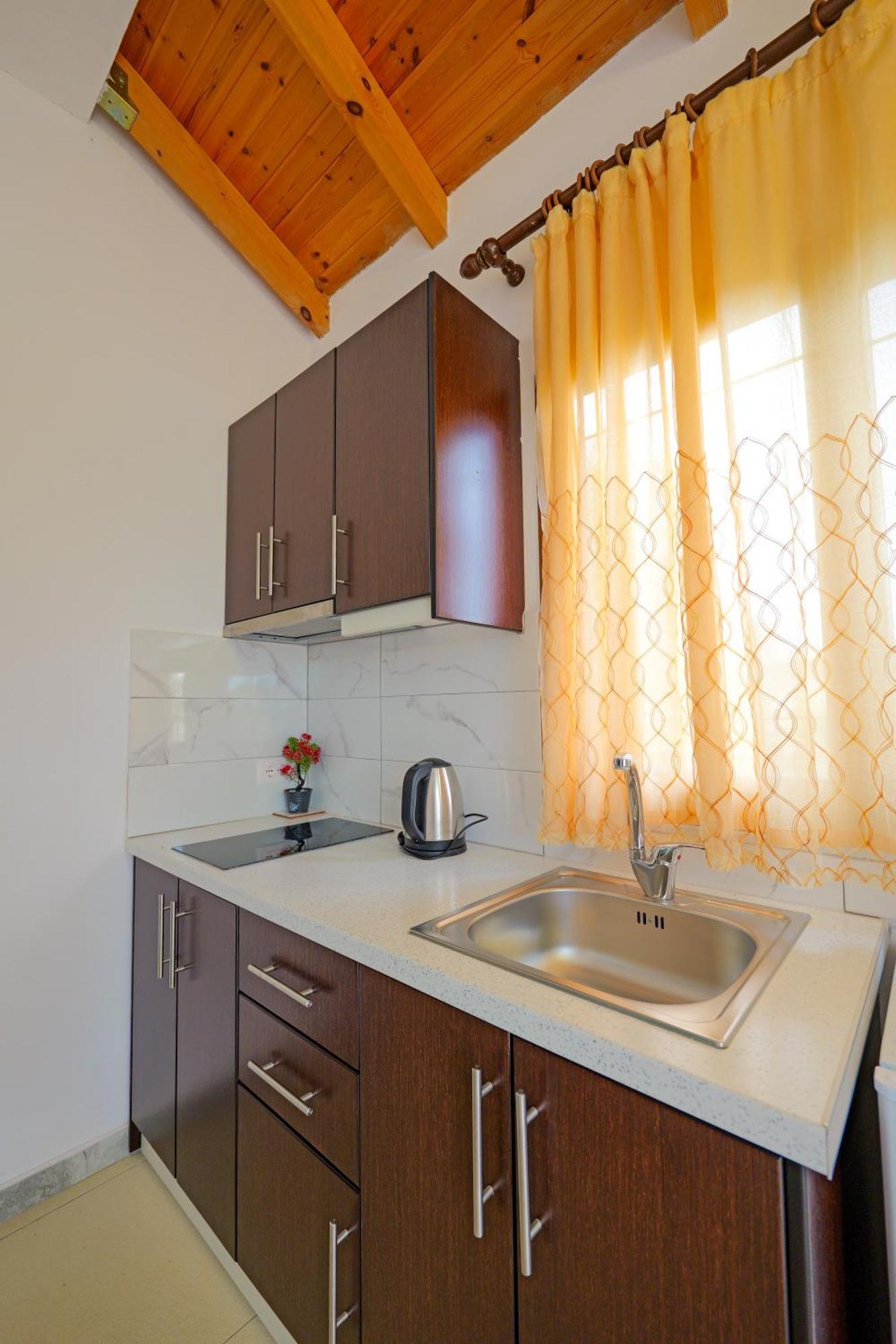 Brahimi Guest House Ksamil Bagian luar foto